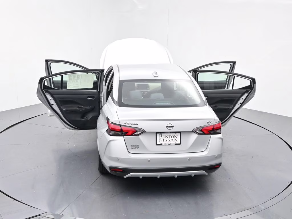 2021 Brilliant Silver Metallic Nissan Versa 1.6 SV FWD Sedan
