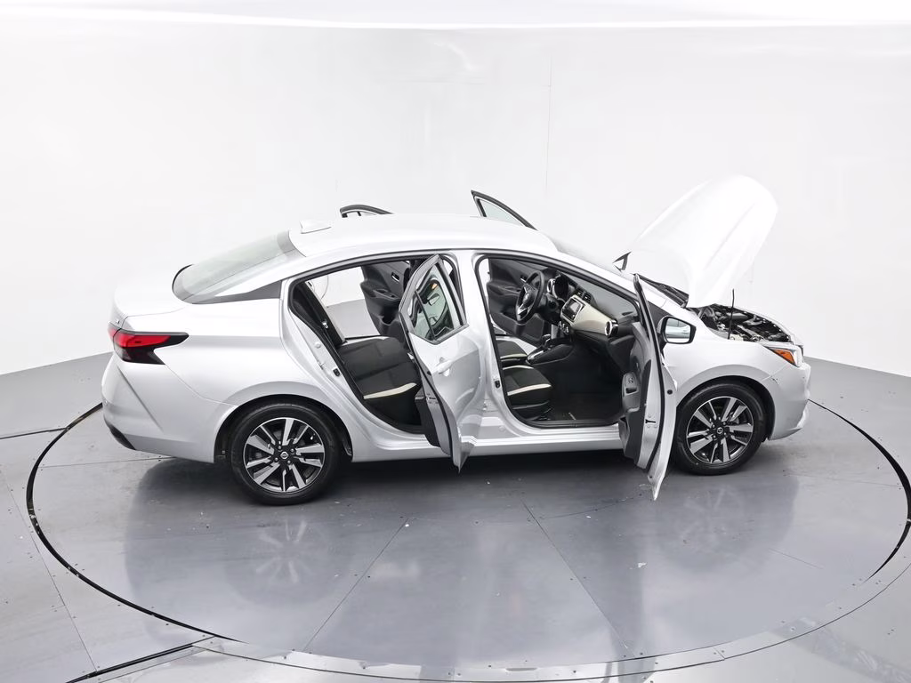 2021 Brilliant Silver Metallic Nissan Versa 1.6 SV FWD Sedan