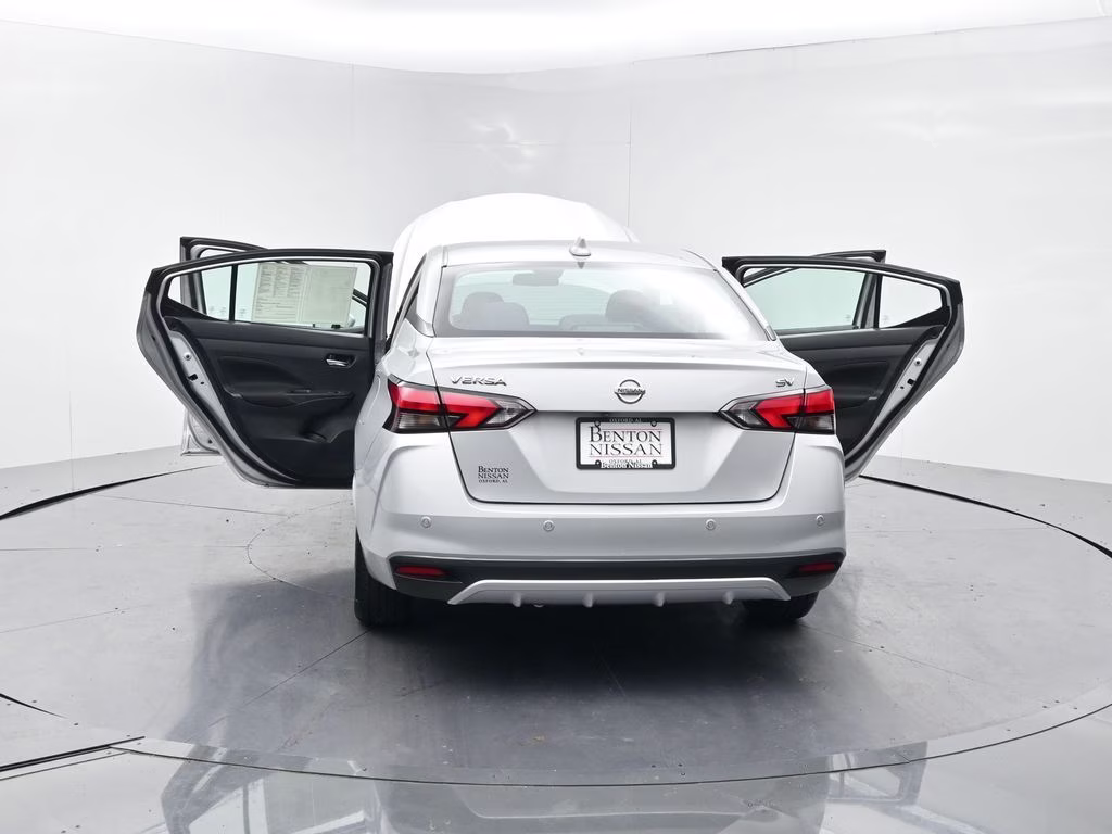 2021 Brilliant Silver Metallic Nissan Versa 1.6 SV FWD Sedan