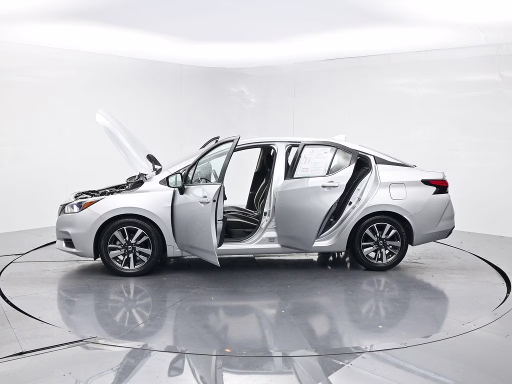 2021 Brilliant Silver Metallic Nissan Versa 1.6 SV FWD Sedan
