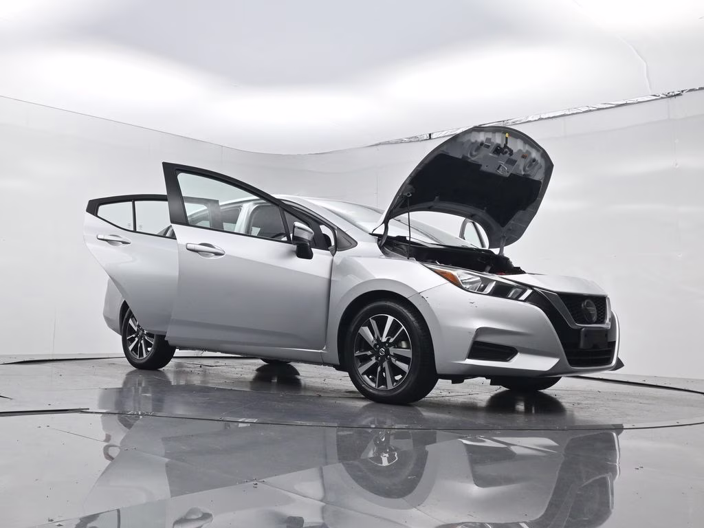 2021 Brilliant Silver Metallic Nissan Versa 1.6 SV FWD Sedan