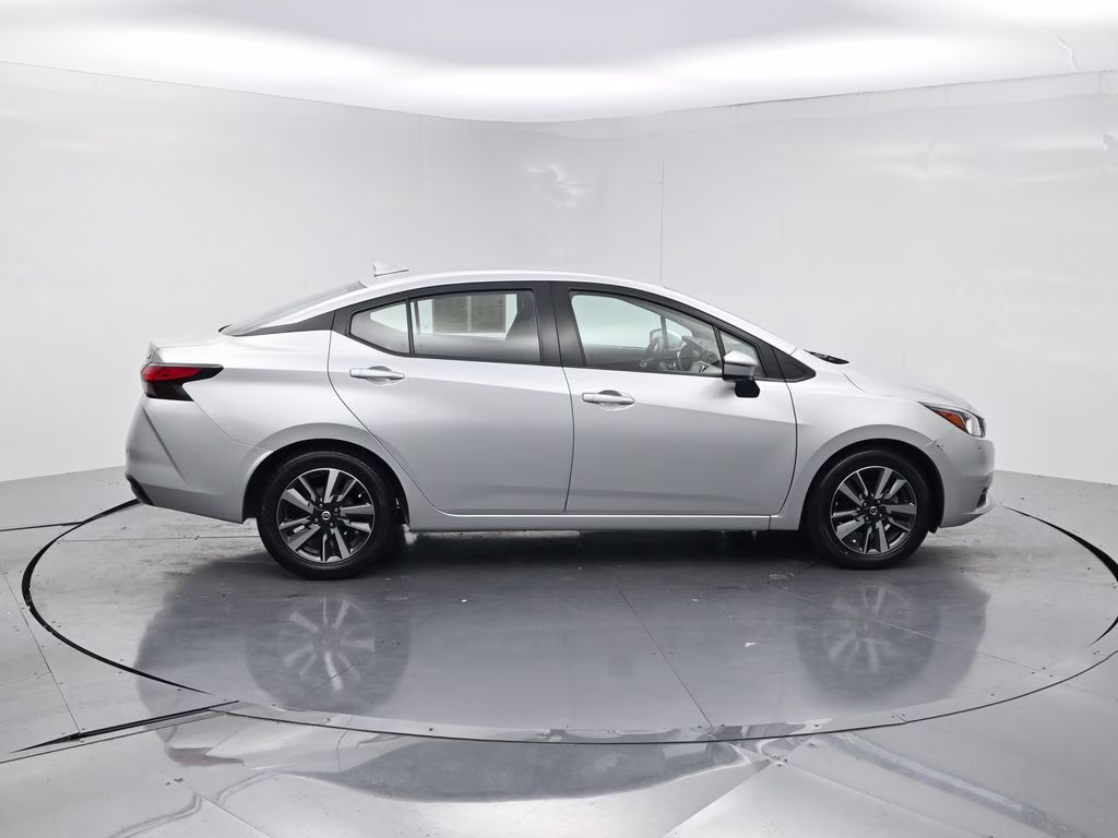 2021 Brilliant Silver Metallic Nissan Versa 1.6 SV FWD Sedan