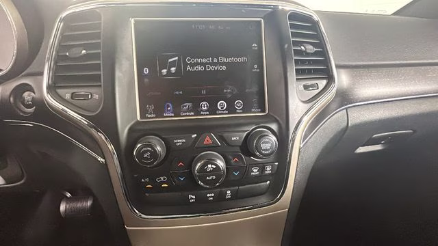 2015 Brilliant Black Crystal Pearlcoat Jeep Grand Cherokee Limited 4X4 SUV