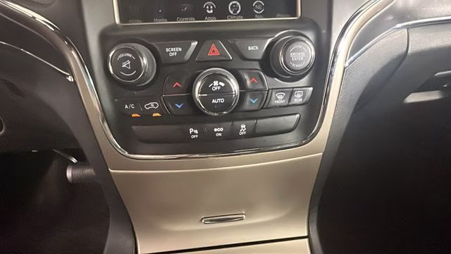 2015 Brilliant Black Crystal Pearlcoat Jeep Grand Cherokee Limited 4X4 SUV