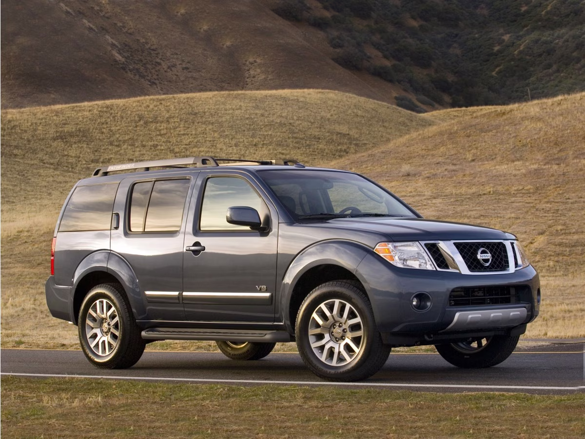 2011 Silver Lightning Metallic Nissan Pathfinder S 4X4 SUV