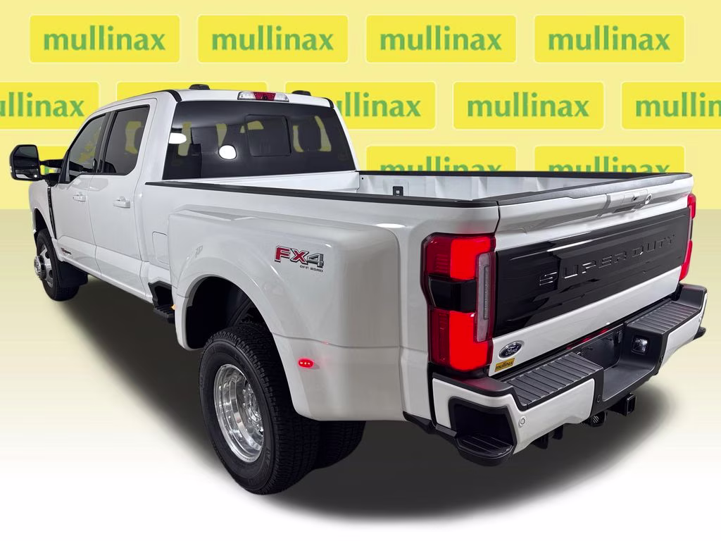2026 Star White Metallic Tri-Coat Ford Super Duty F-350 DRW Platinum 4X4 Truck