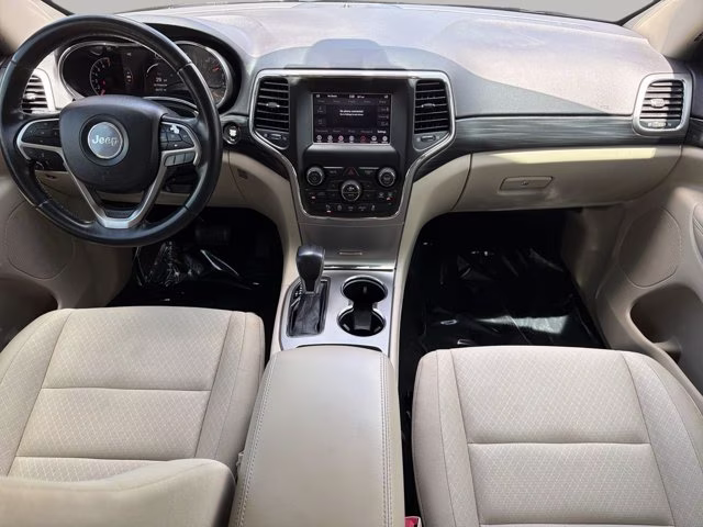 2020 Diamond Black Crystal Pearlcoat Jeep Grand Cherokee Laredo E RWD SUV