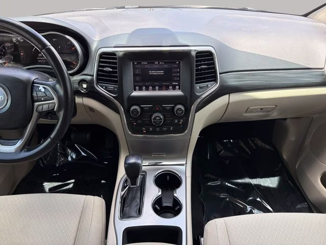 2020 Diamond Black Crystal Pearlcoat Jeep Grand Cherokee Laredo E RWD SUV