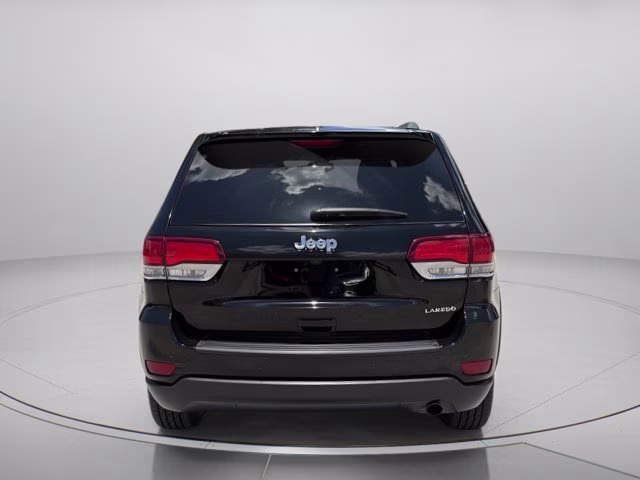 2020 Diamond Black Crystal Pearlcoat Jeep Grand Cherokee Laredo E RWD SUV
