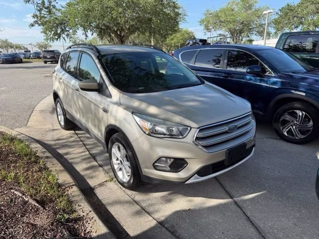 2018 White Gold Metallic Ford Escape SE 4X4 SUV