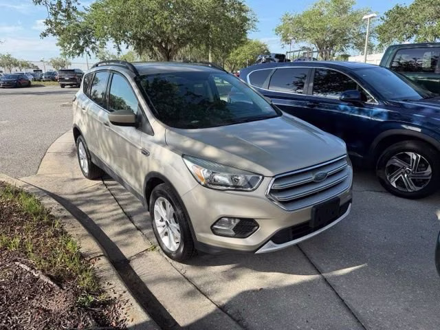 2018 White Gold Metallic Ford Escape SE 4X4 SUV