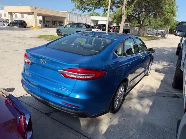 2019 Blue Metallic Ford Fusion Hybrid SE FWD Sedan