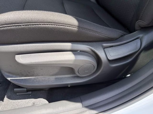 2020 Quartz White Pearl Hyundai Elantra SE FWD Sedan