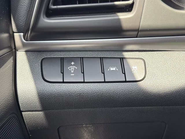 2020 Quartz White Pearl Hyundai Elantra SE FWD Sedan