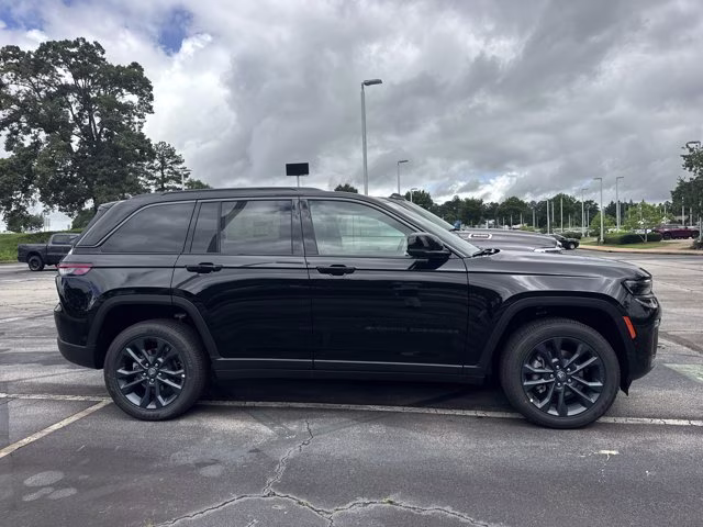 2026 Diamond Black Crystal Pearlcoat Jeep Grand Cherokee 85th Anniversary Edition 4X4 SUV