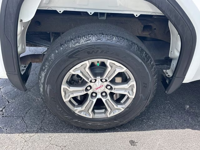 2023 Summit White GMC Sierra 1500 SLE 4X4 Truck