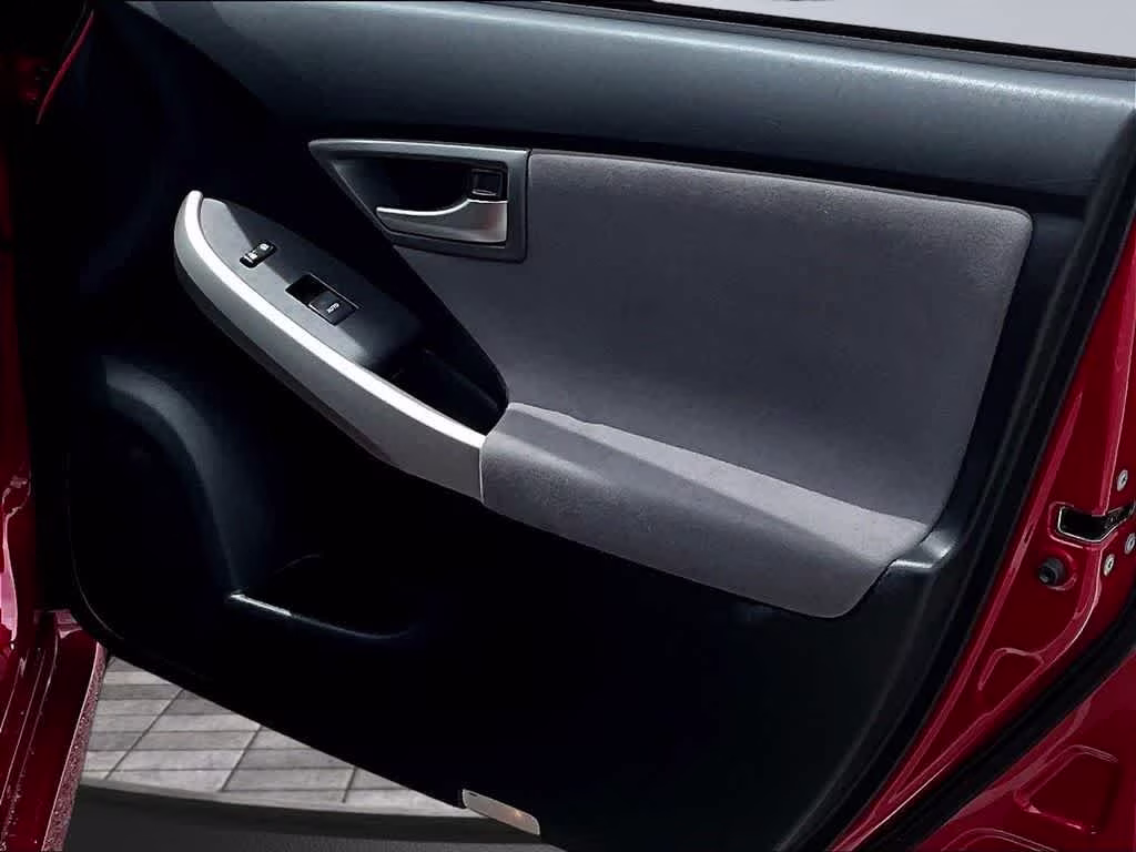 2015 Barcelona Red Metallic Toyota Prius Five FWD Sedan