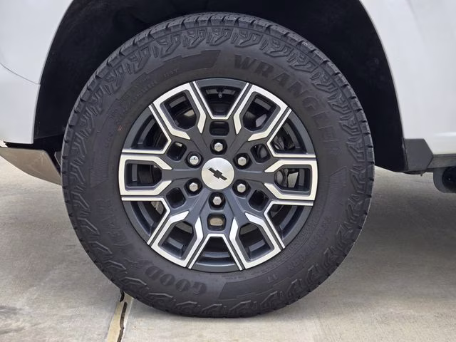 2024 Summit White Chevrolet Colorado Z71 4X4 Truck