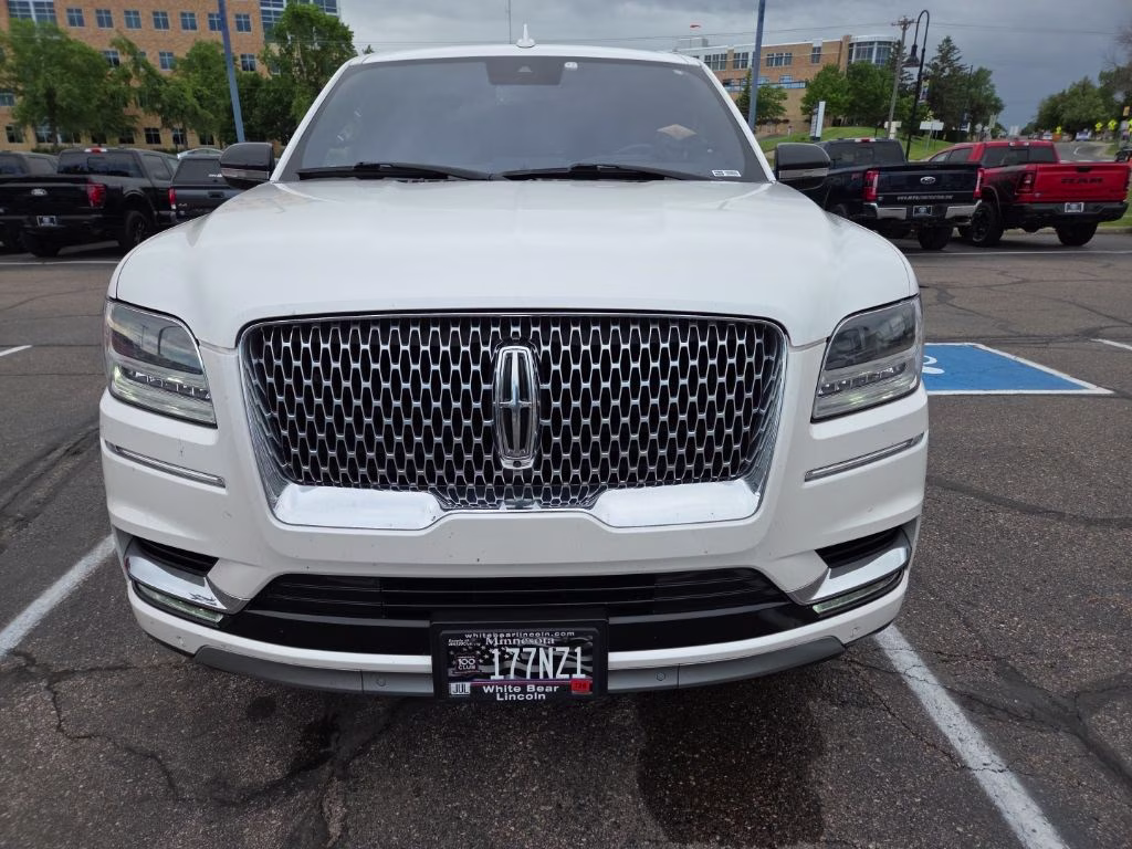 2019 White Platinum Clearcoat Metallic Lincoln Navigator L Reserve w/HD Tow Pkg & Panoramic Roof 4X4 SUV