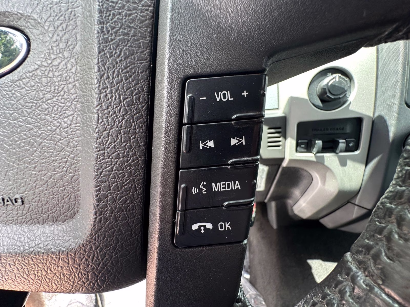 2014 Oxford White Ford F-150 XLT 4X4 Truck