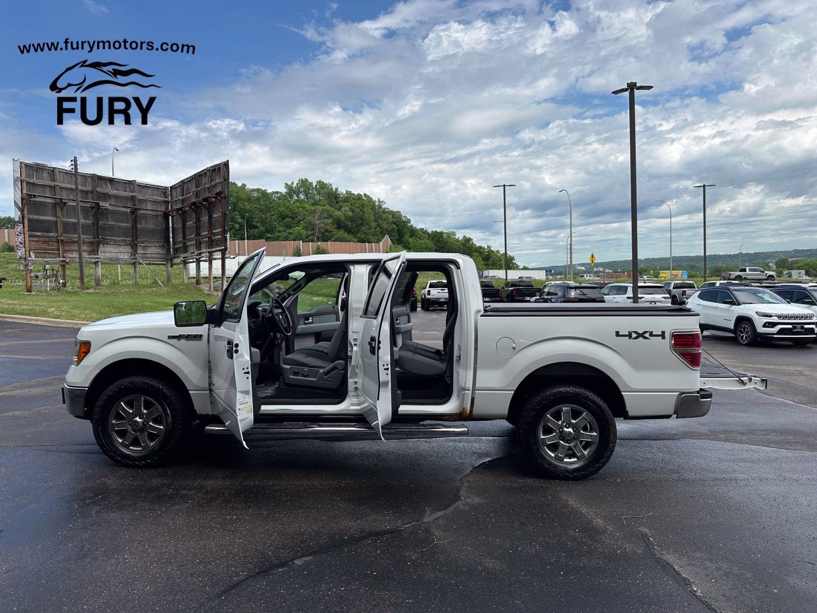 2014 Oxford White Ford F-150 XLT 4X4 Truck