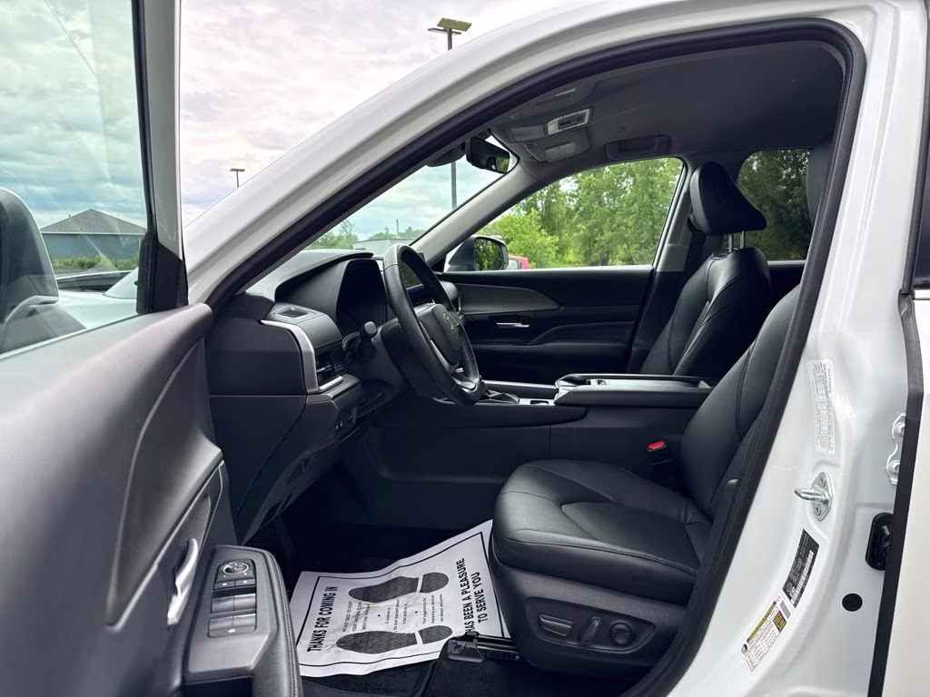 2024 White Toyota Grand Highlander XLE AWD SUV