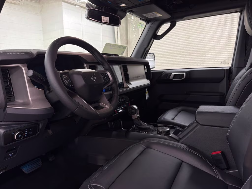 2026 RUBY RED TNTD Ford Bronco Outer Banks 4X4 SUV