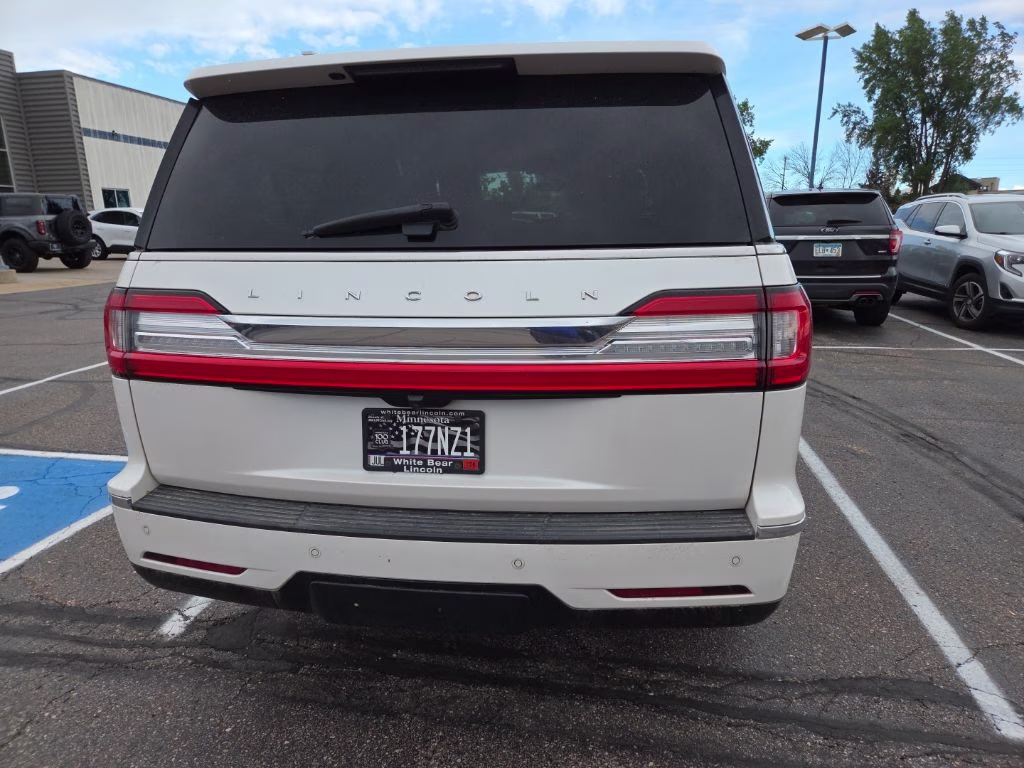 2019 White Platinum Clearcoat Metallic Lincoln Navigator L Reserve w/HD Tow Pkg & Panoramic Roof 4X4 SUV