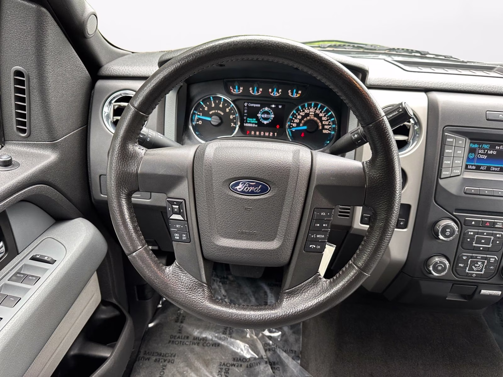 2014 Oxford White Ford F-150 XLT 4X4 Truck