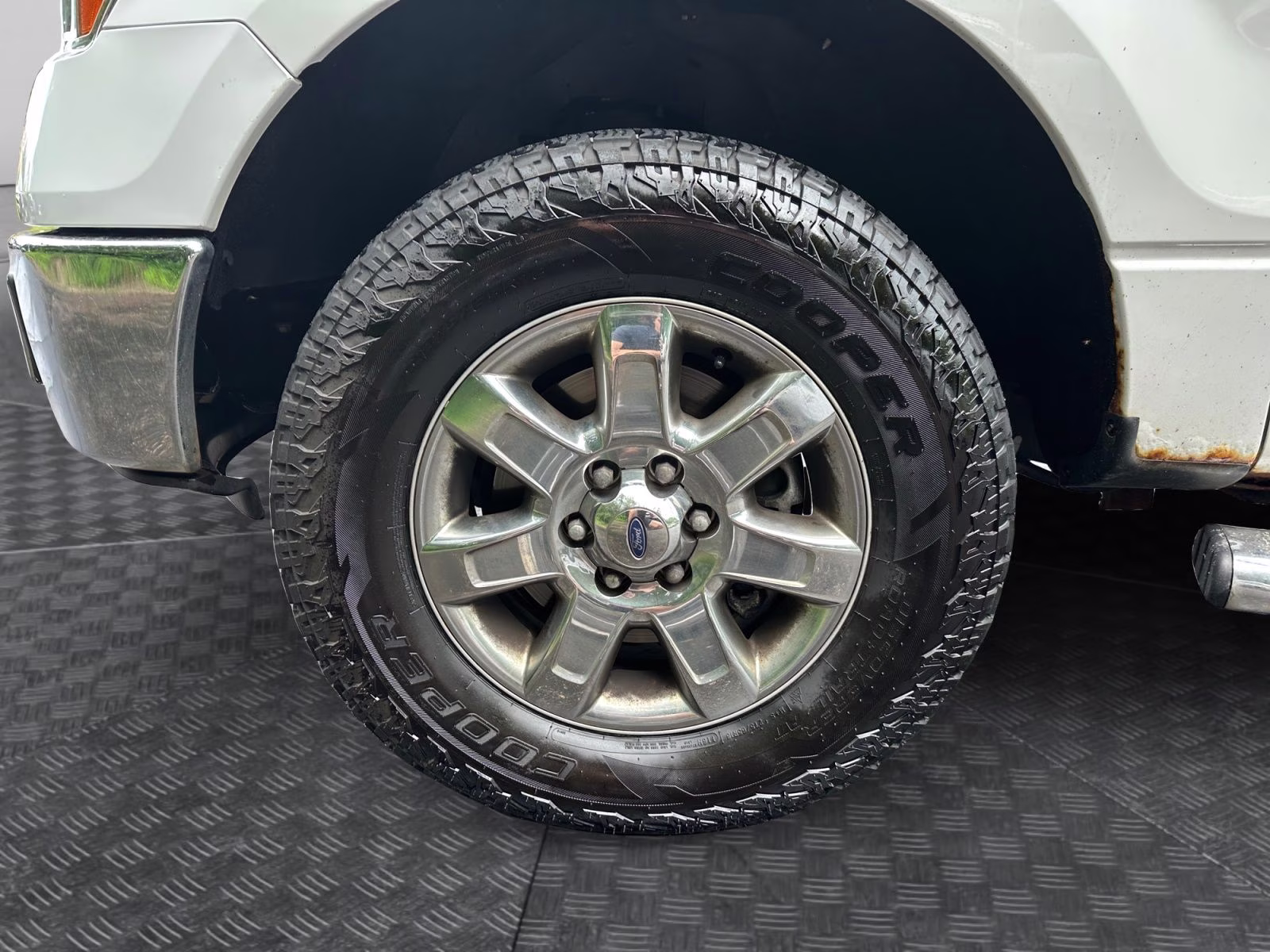 2014 Oxford White Ford F-150 XLT 4X4 Truck
