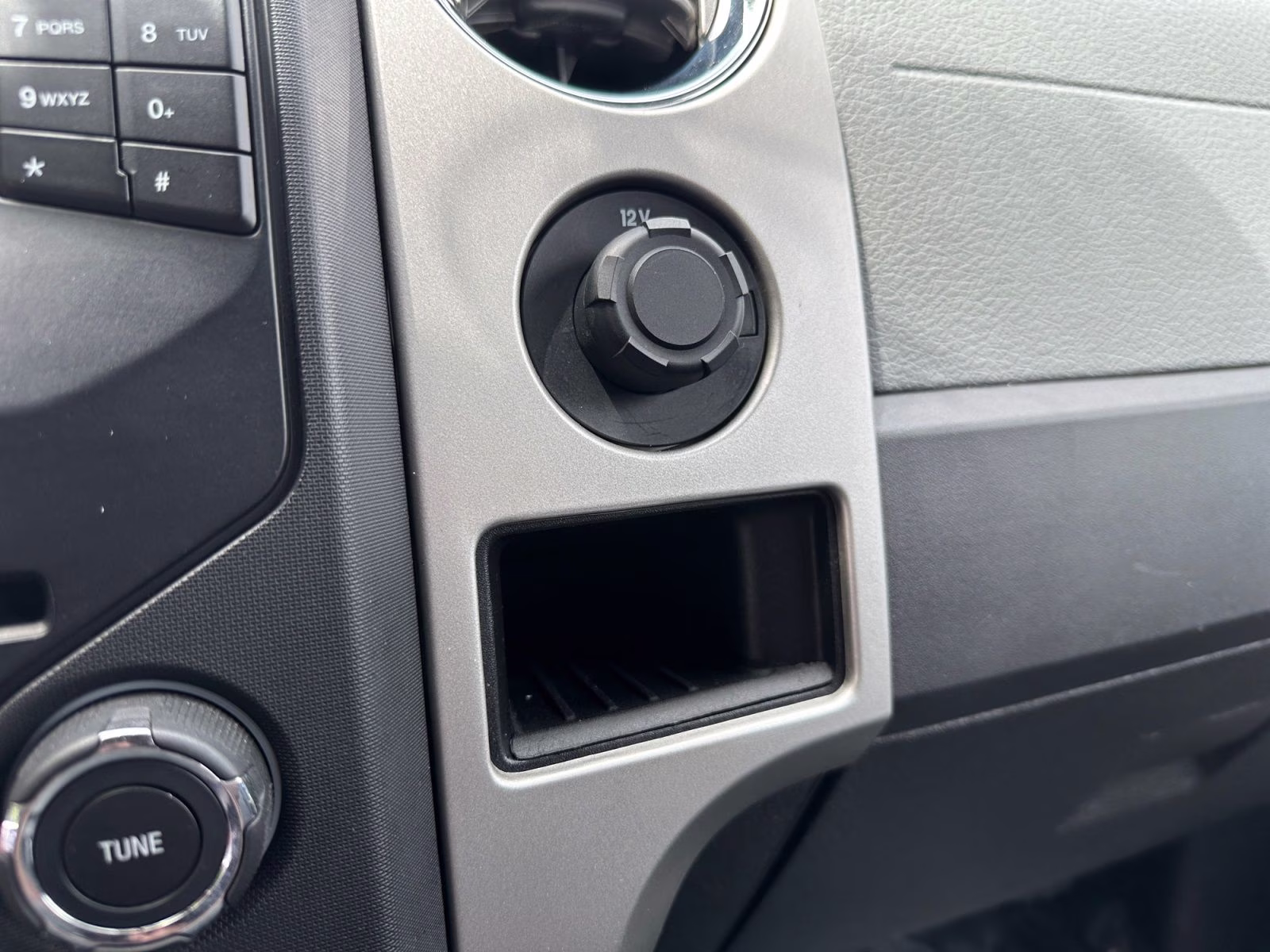 2014 Oxford White Ford F-150 XLT 4X4 Truck