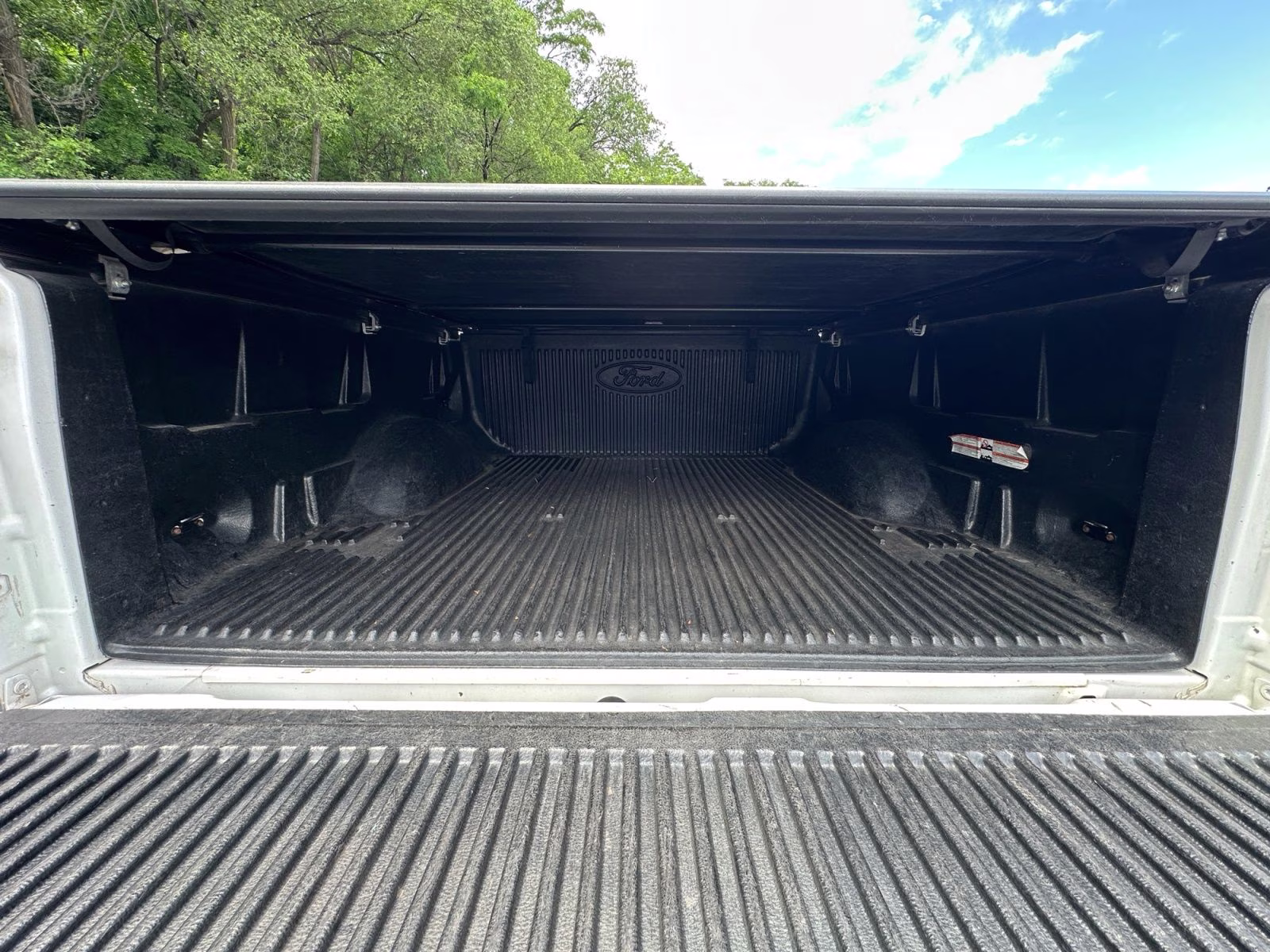 2014 Oxford White Ford F-150 XLT 4X4 Truck