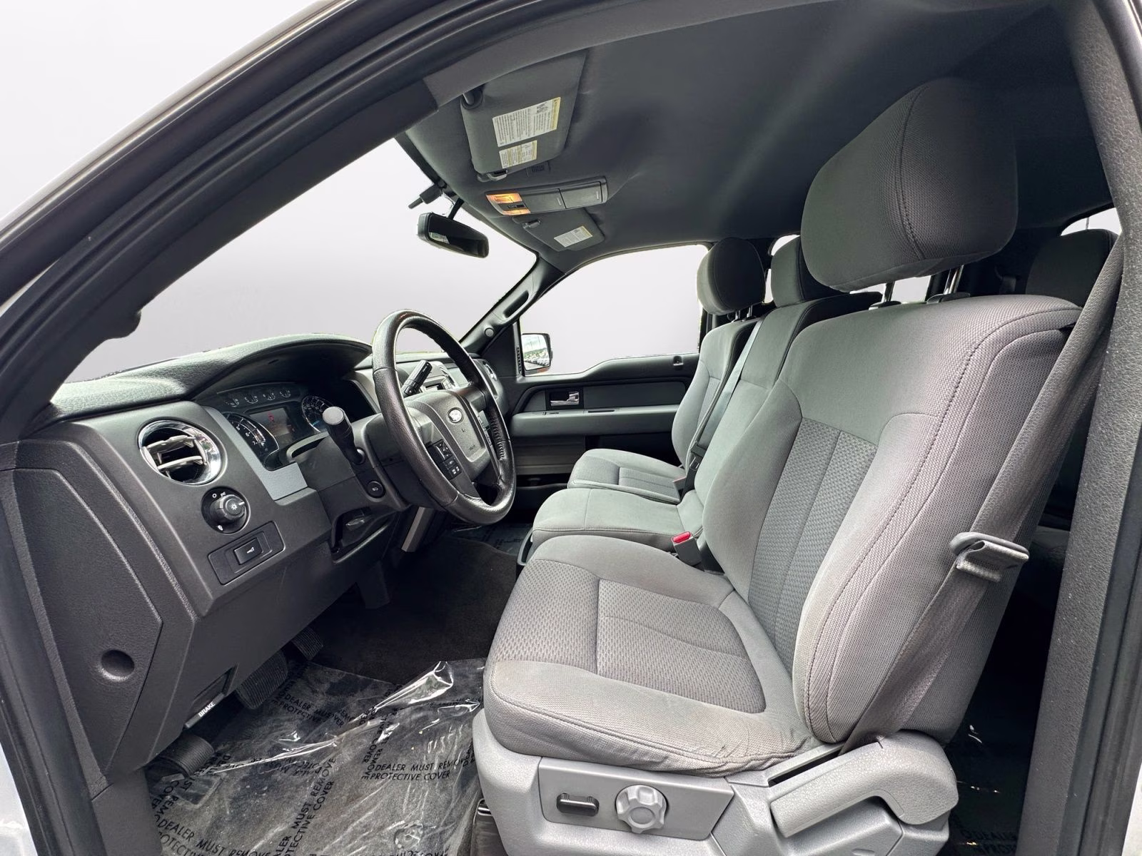 2014 Oxford White Ford F-150 XLT 4X4 Truck