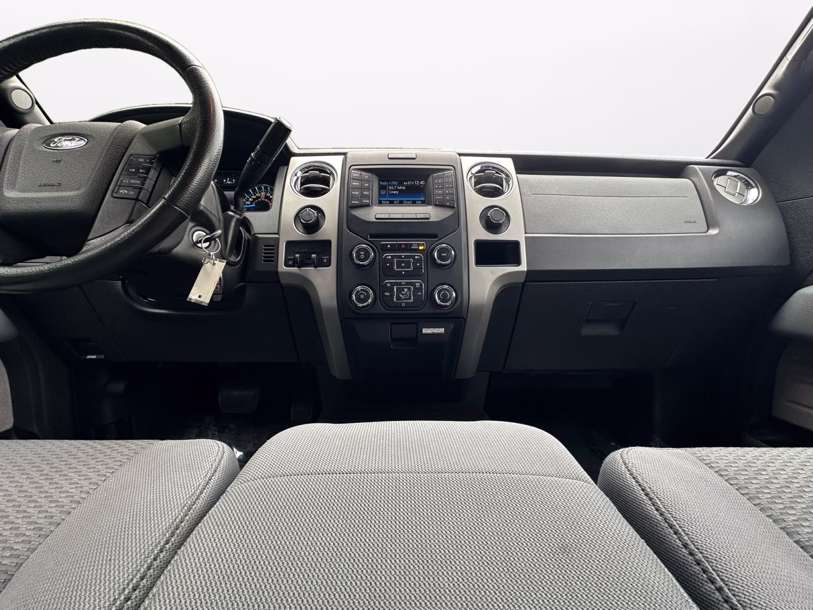 2014 Oxford White Ford F-150 XLT 4X4 Truck