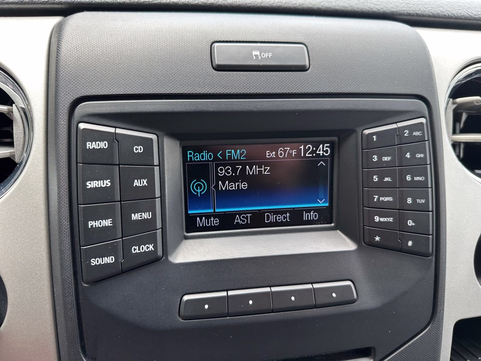 2014 Oxford White Ford F-150 XLT 4X4 Truck