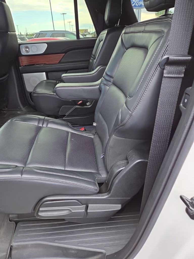 2019 White Platinum Clearcoat Metallic Lincoln Navigator L Reserve w/HD Tow Pkg & Panoramic Roof 4X4 SUV