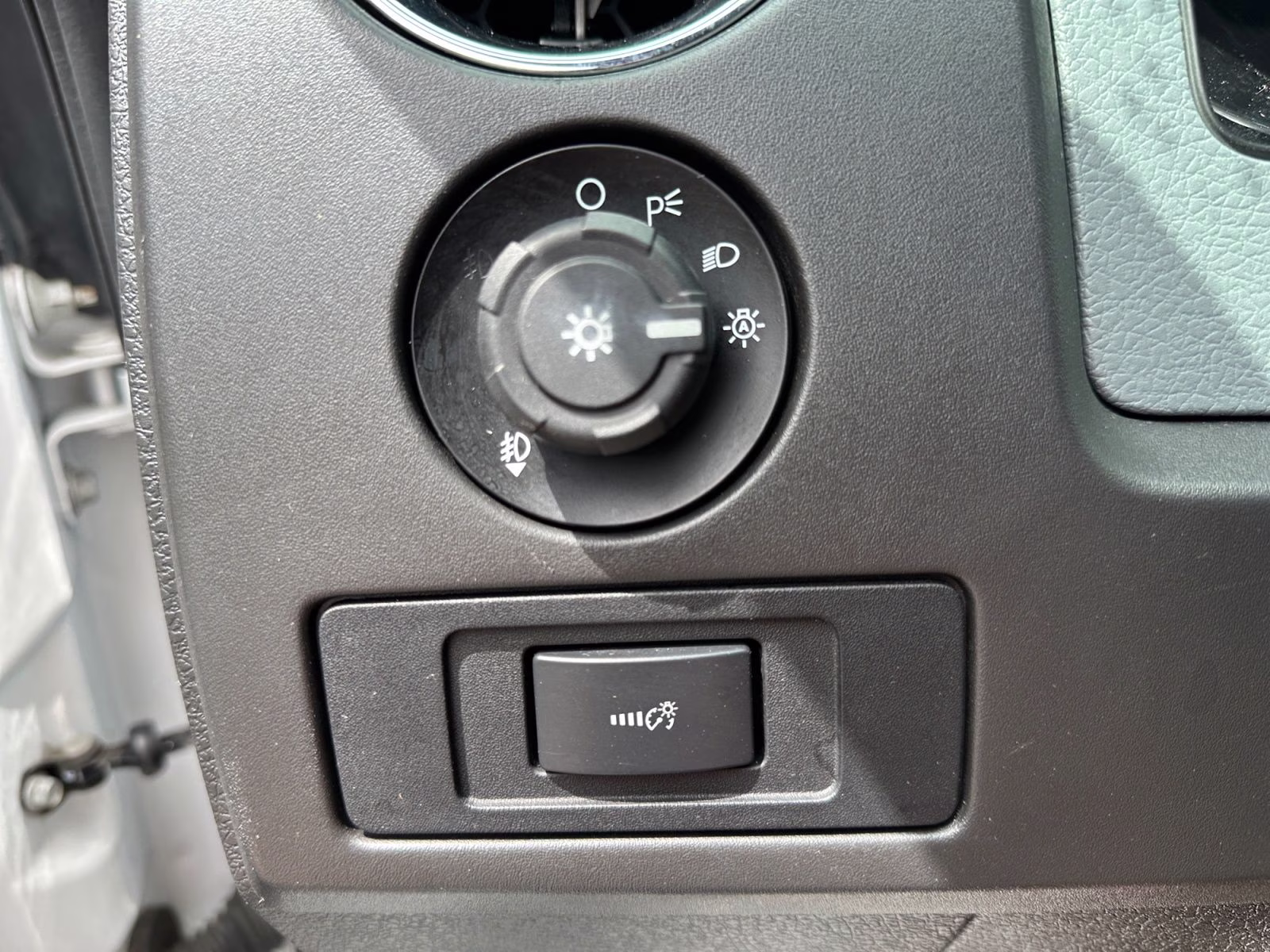 2014 Oxford White Ford F-150 XLT 4X4 Truck