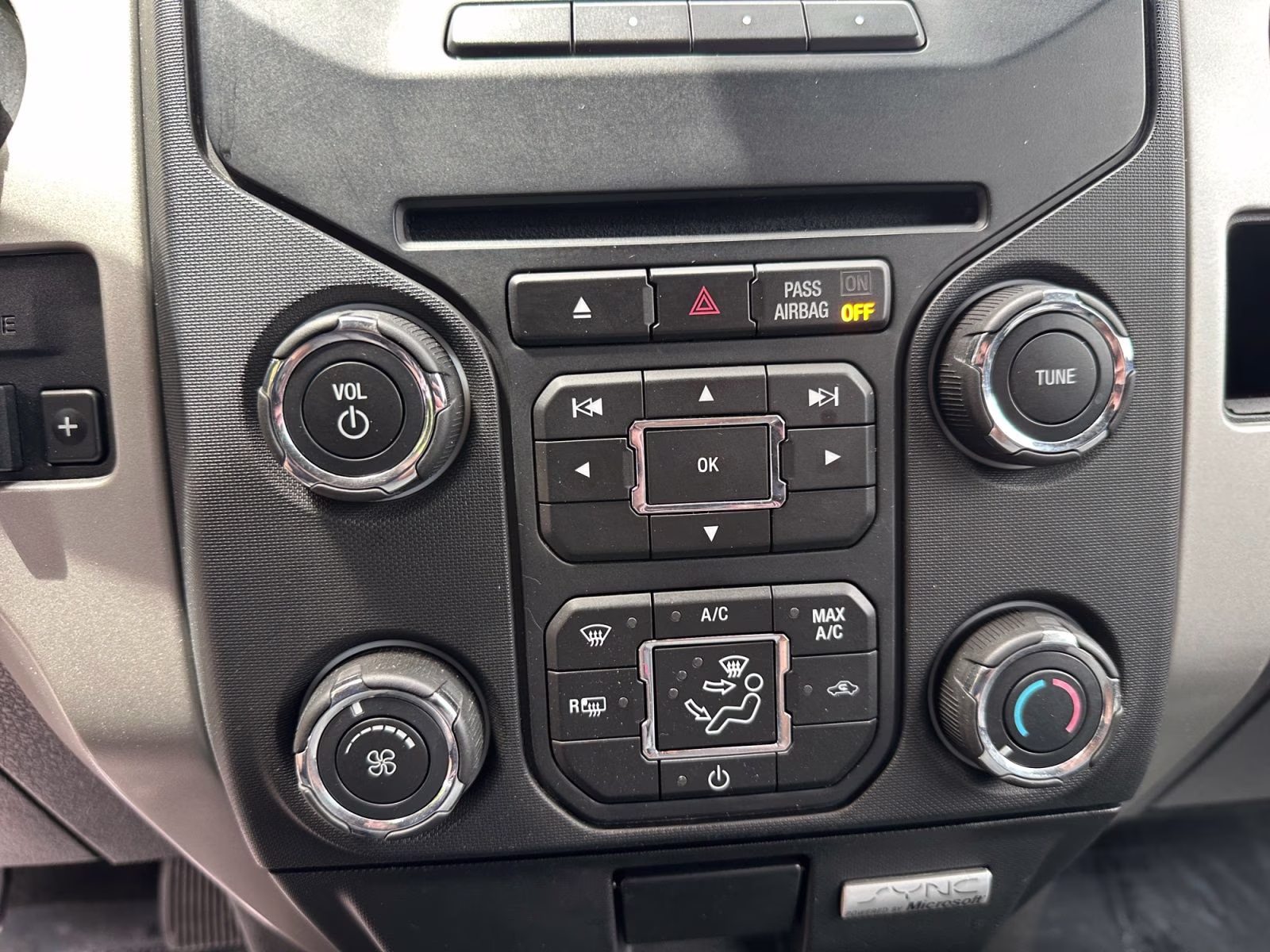 2014 Oxford White Ford F-150 XLT 4X4 Truck