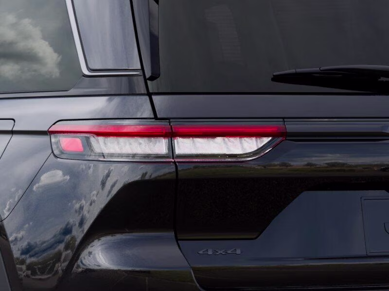 2026 Diamond Black Crystal Pearl Coat Jeep Grand Cherokee Grand Cherokee Laredo Altitude 4x4 SUV