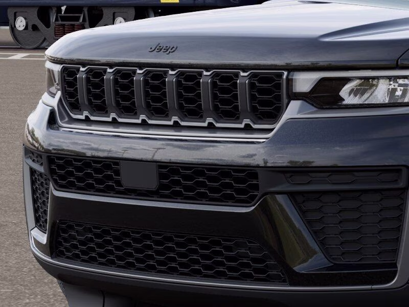 2026 Diamond Black Crystal Pearl Coat Jeep Grand Cherokee Grand Cherokee Laredo Altitude 4x4 SUV