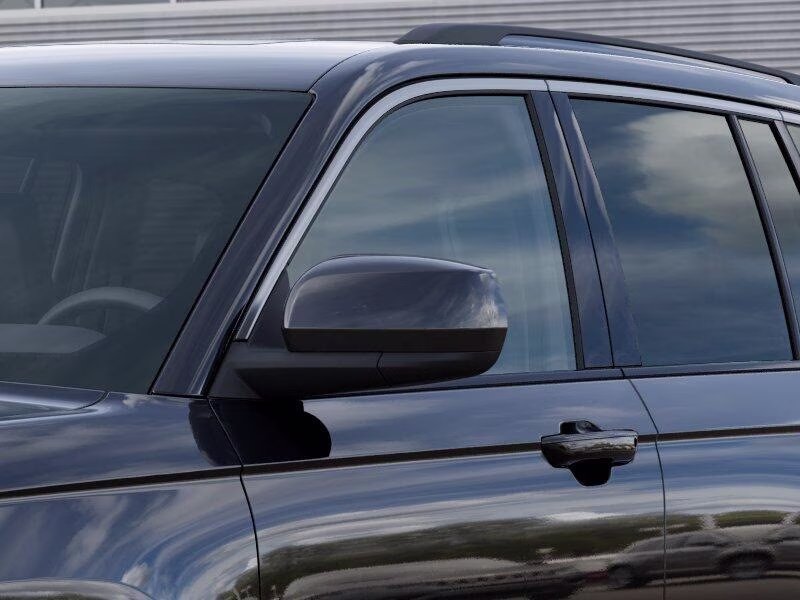 2026 Diamond Black Crystal Pearl Coat Jeep Grand Cherokee Grand Cherokee Laredo Altitude 4x4 SUV
