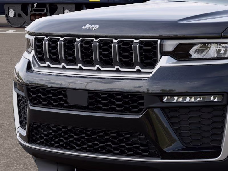 2026 Diamond Black Crystal Pearlcoat Jeep Grand Cherokee Limited 4X4 SUV