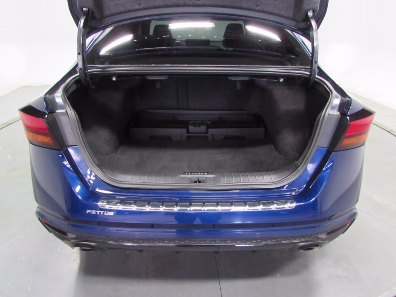 2023 Deep Blue Pearl Nissan Altima 2.5 SR FWD Sedan