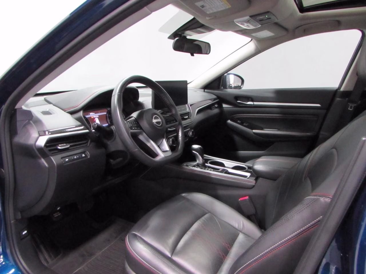 2023 Deep Blue Pearl Nissan Altima 2.5 SR FWD Sedan