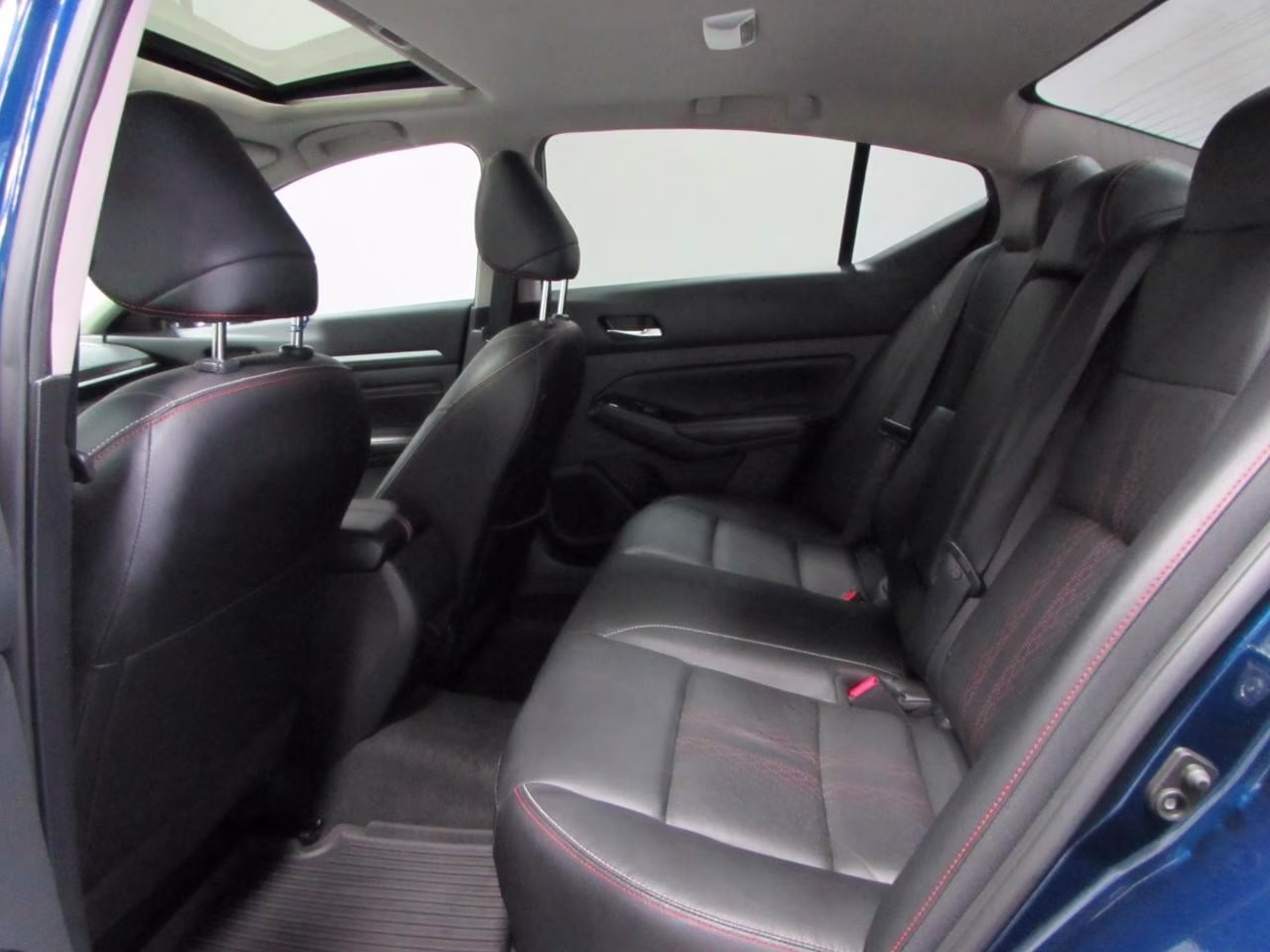 2023 Deep Blue Pearl Nissan Altima 2.5 SR FWD Sedan