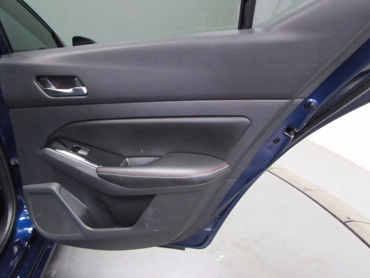 2023 Deep Blue Pearl Nissan Altima 2.5 SR FWD Sedan