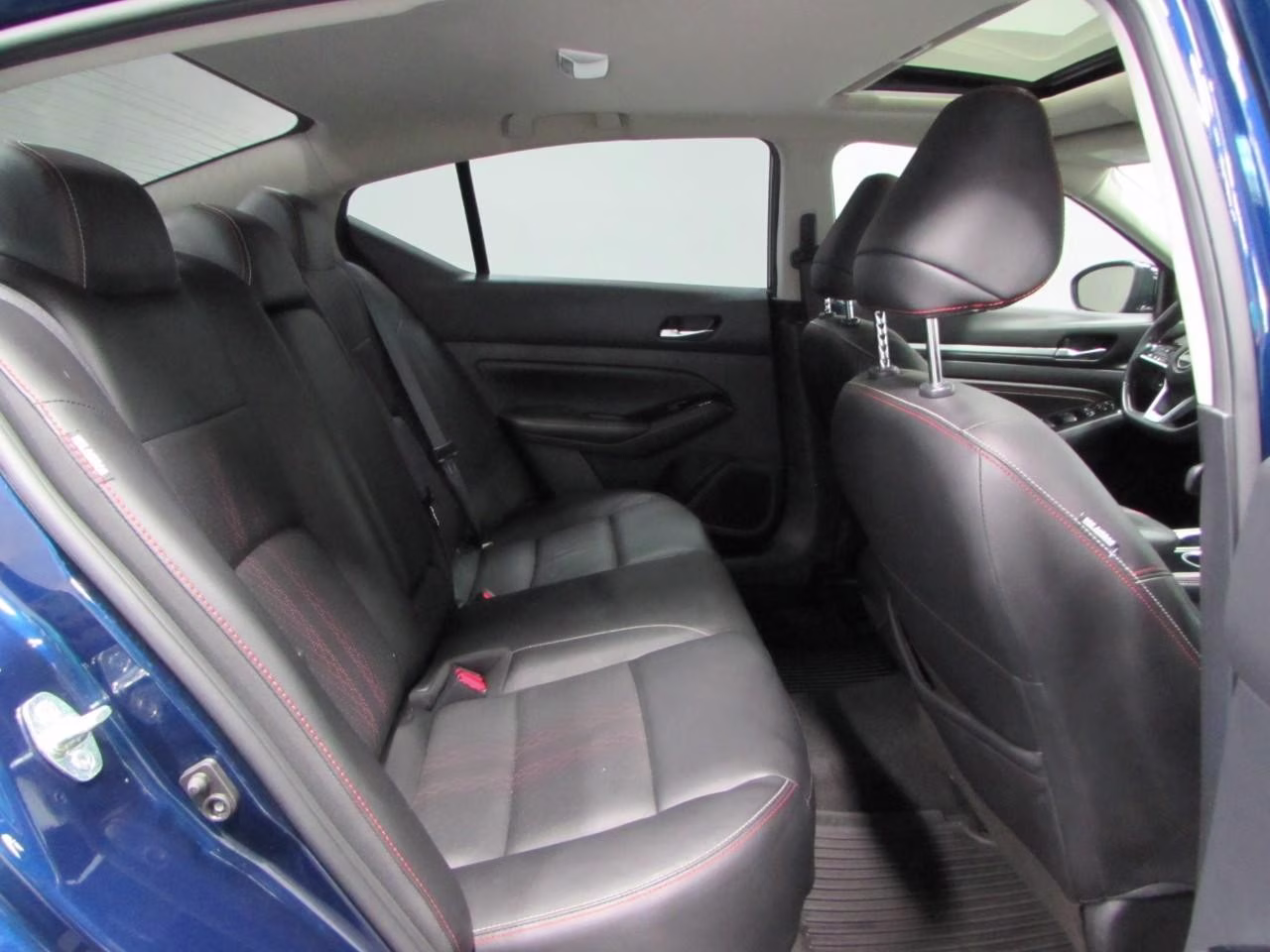 2023 Deep Blue Pearl Nissan Altima 2.5 SR FWD Sedan