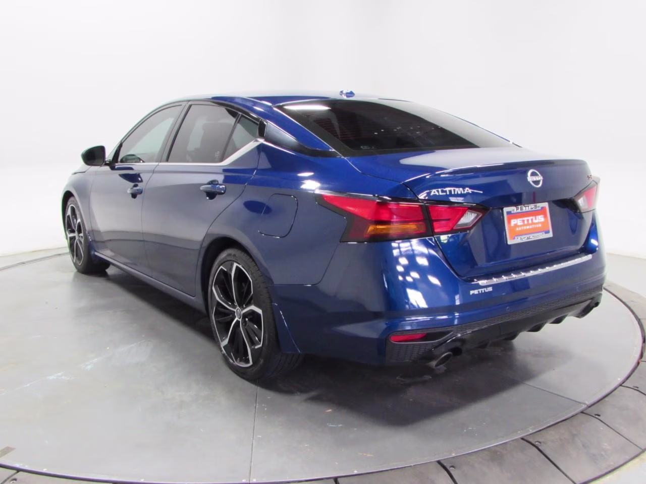 2023 Deep Blue Pearl Nissan Altima 2.5 SR FWD Sedan