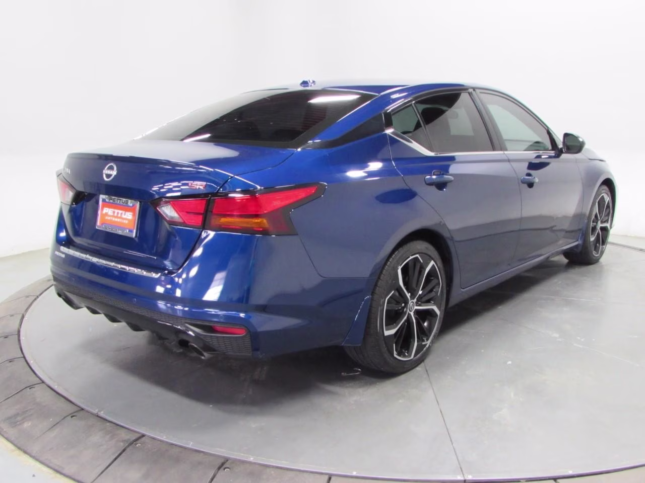 2023 Deep Blue Pearl Nissan Altima 2.5 SR FWD Sedan