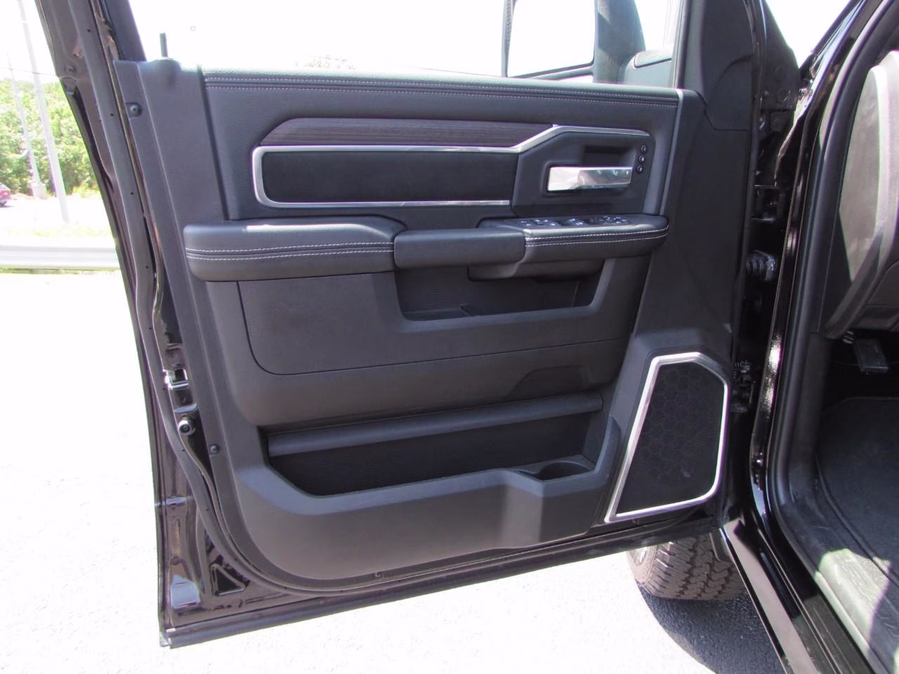 2026 Diamond Black Crystal Pearlcoat Ram 2500 Laramie 4X4 Truck